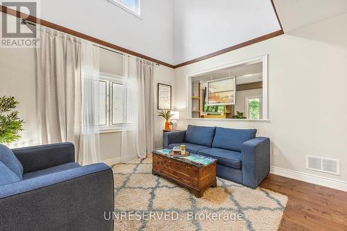 237 Diana Drive, Orillia, ON - Indoor Photo Showing Living Room