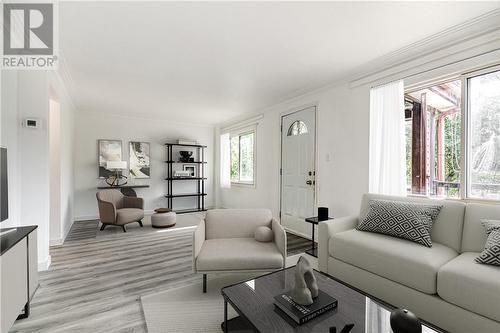 121 Lourdes Avenue, Sudbury, ON - Indoor Photo Showing Living Room