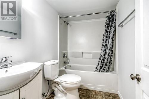 121 Lourdes Avenue, Sudbury, ON - Indoor Photo Showing Bathroom