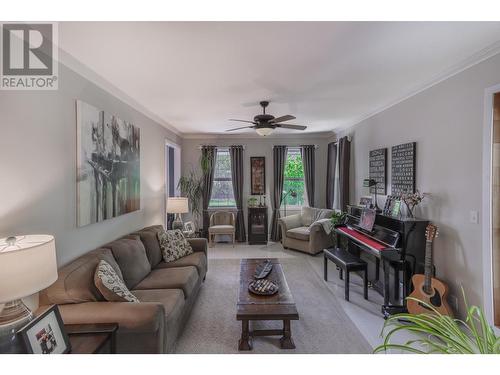 512 Wildwood  Drive, Cranbrook, BC - Indoor Photo Showing Living Room