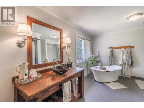 512 Wildwood  Drive, Cranbrook, BC - Indoor Photo Showing Bathroom