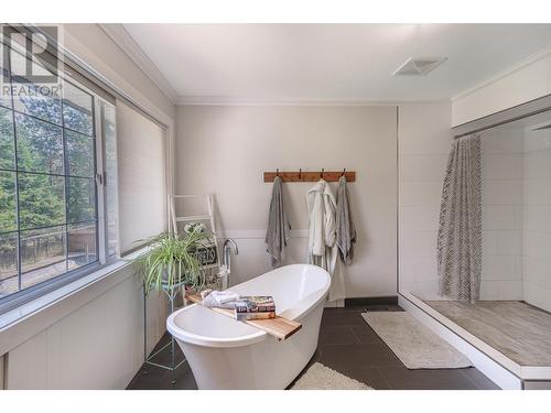 512 Wildwood  Drive, Cranbrook, BC - Indoor Photo Showing Bathroom