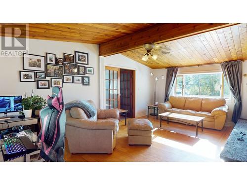 1272 Hausaman Road, Quesnel, BC - Indoor Photo Showing Living Room