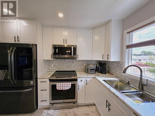 355 Killoren Crescent, Prince George, BC - Indoor Photo Showing Kitchen With Double Sink