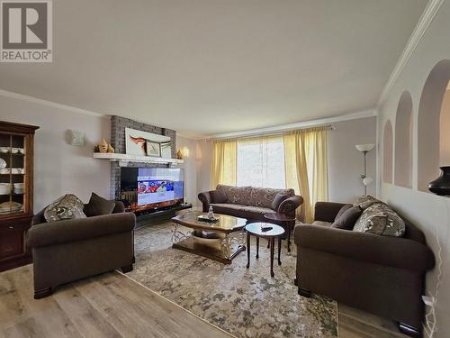 355 Killoren Crescent, Prince George, BC - Indoor Photo Showing Living Room