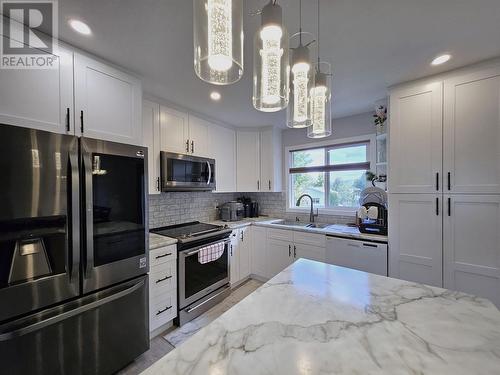 355 Killoren Crescent, Prince George, BC - Indoor Photo Showing Kitchen With Double Sink