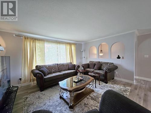 355 Killoren Crescent, Prince George, BC - Indoor Photo Showing Living Room