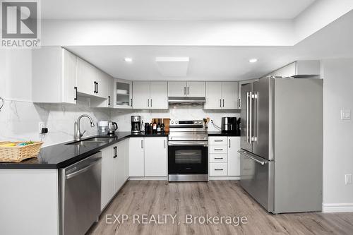 1739 Emberton Way, Innisfil, ON - Indoor Photo Showing Kitchen