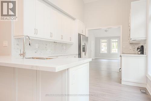 3940 Alcina Avenue, Innisfil, ON - Indoor Photo Showing Kitchen