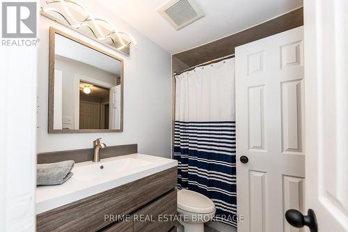 86 - 300 Sandringham Crescent, London, ON - Indoor Photo Showing Bathroom