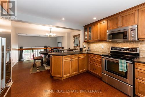 86 - 300 Sandringham Crescent, London, ON - Indoor Photo Showing Kitchen