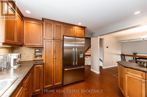 86 - 300 Sandringham Crescent, London, ON - Indoor Photo Showing Kitchen