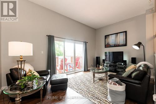 86 - 300 Sandringham Crescent, London, ON - Indoor Photo Showing Living Room