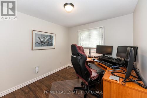 86 - 300 Sandringham Crescent, London, ON - Indoor Photo Showing Office