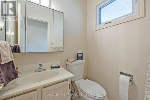 152 Clarendon Crescent, London, ON - Indoor Photo Showing Bathroom