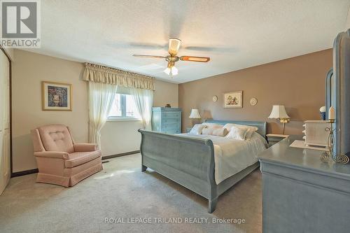 152 Clarendon Crescent, London, ON - Indoor Photo Showing Bedroom