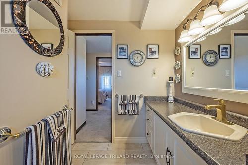 152 Clarendon Crescent, London, ON - Indoor Photo Showing Bathroom