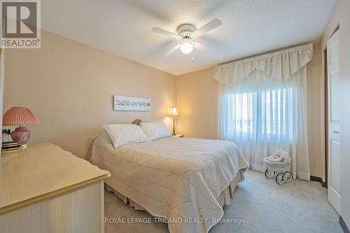 152 Clarendon Crescent, London, ON - Indoor Photo Showing Bedroom