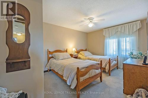 152 Clarendon Crescent, London, ON - Indoor Photo Showing Bedroom