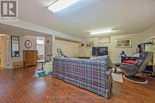 152 Clarendon Crescent, London, ON - Indoor Photo Showing Bedroom