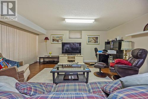 152 Clarendon Crescent, London, ON - Indoor Photo Showing Living Room