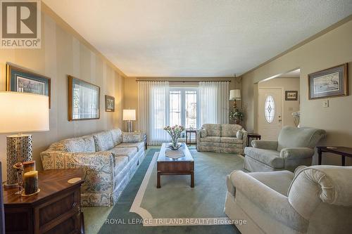 152 Clarendon Crescent, London, ON - Indoor Photo Showing Living Room