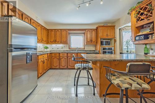 152 Clarendon Crescent, London, ON - Indoor Photo Showing Kitchen