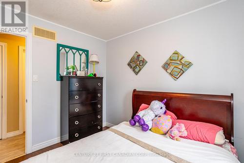 1860 Marconi Boulevard, London, ON - Indoor Photo Showing Bedroom