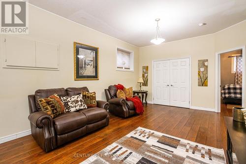 1860 Marconi Boulevard, London, ON - Indoor Photo Showing Living Room