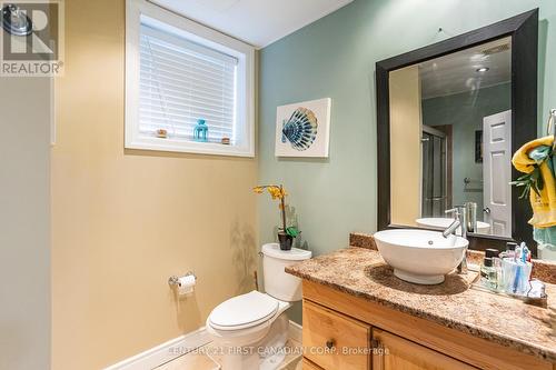 1860 Marconi Boulevard, London, ON - Indoor Photo Showing Bathroom