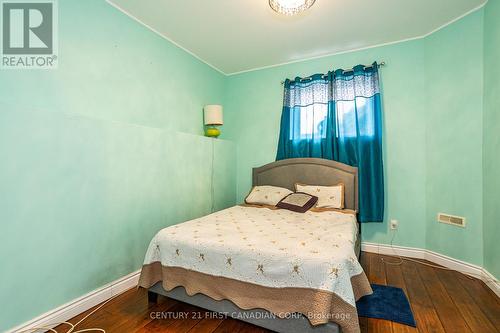 1860 Marconi Boulevard, London, ON - Indoor Photo Showing Bedroom