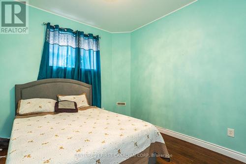 1860 Marconi Boulevard, London, ON - Indoor Photo Showing Bedroom