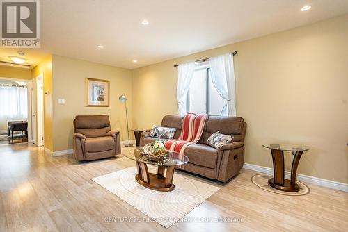 1860 Marconi Boulevard, London, ON - Indoor Photo Showing Living Room