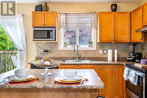 1860 Marconi Boulevard, London, ON - Indoor Photo Showing Kitchen With Double Sink