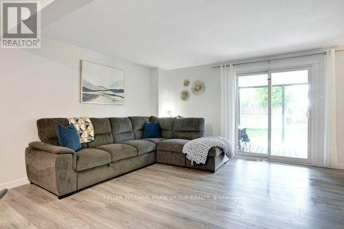 323 Sekura Street, Cambridge, ON - Indoor Photo Showing Living Room