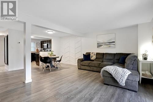 323 Sekura Street, Cambridge, ON - Indoor Photo Showing Living Room