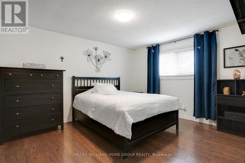 323 Sekura Street, Cambridge, ON - Indoor Photo Showing Bedroom