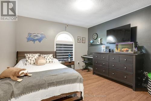 323 Sekura Street, Cambridge, ON - Indoor Photo Showing Bedroom