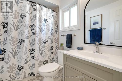 323 Sekura Street, Cambridge, ON - Indoor Photo Showing Bathroom