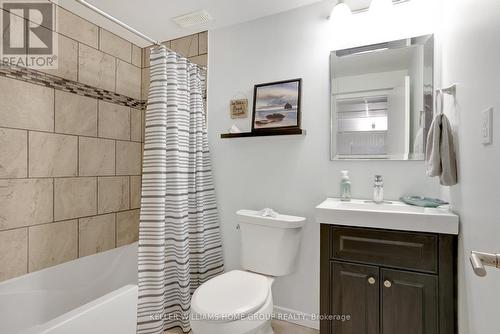 323 Sekura Street, Cambridge, ON - Indoor Photo Showing Bathroom