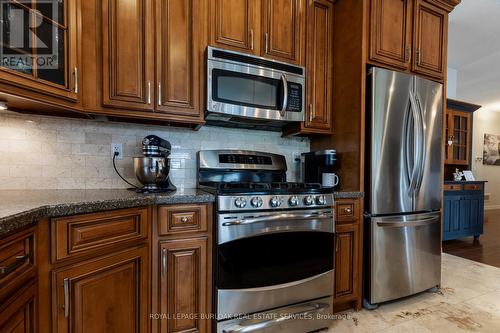 71 Newport Lane, Norfolk (Port Dover), ON - Indoor Photo Showing Kitchen