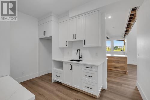 2070 Fisher Road, Kelowna, BC - Indoor Photo Showing Kitchen