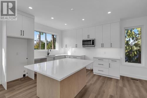 2070 Fisher Road, Kelowna, BC - Indoor Photo Showing Kitchen With Upgraded Kitchen