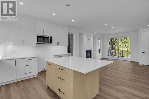 2070 Fisher Road, Kelowna, BC - Indoor Photo Showing Kitchen