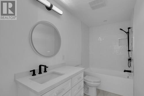 2070 Fisher Road, Kelowna, BC - Indoor Photo Showing Bathroom