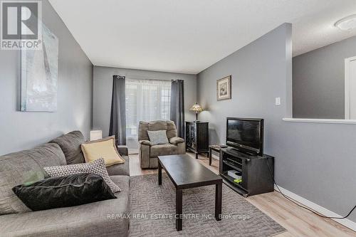 23 Appleton Drive, Orangeville, ON - Indoor Photo Showing Living Room