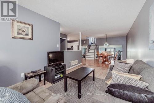 23 Appleton Drive, Orangeville, ON - Indoor Photo Showing Living Room