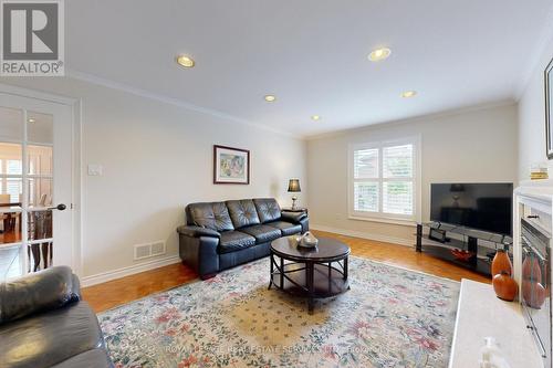 49 Iona Crescent, Vaughan, ON - Indoor Photo Showing Living Room