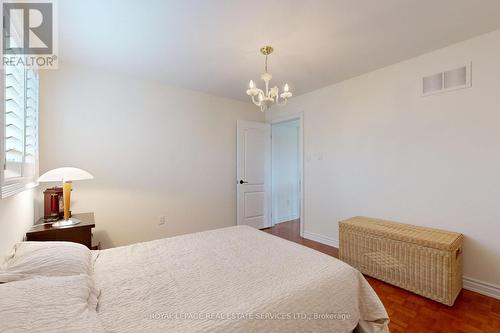 49 Iona Crescent, Vaughan, ON - Indoor Photo Showing Bedroom