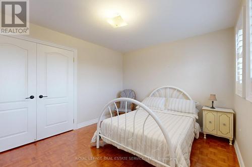 49 Iona Crescent, Vaughan, ON - Indoor Photo Showing Bedroom